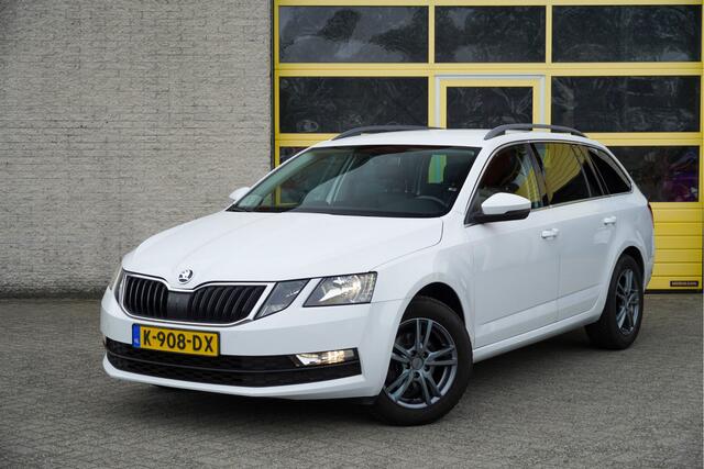 Skoda OCTAVIA Combi 1.5 TSI 150PK! Automaat Business Edition BJ2020 Lmv 16" | Led | Pdc | Trekhaak | App-Connect | Navi | Climate control | Cruise control | Sportstuur | Verwarmde voorstoelen | Extra getint glas
