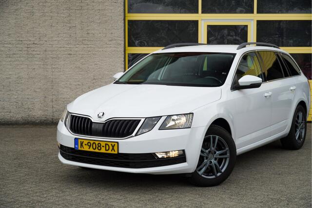 Skoda OCTAVIA Combi 1.5 TSI 150PK! Automaat Business Edition BJ2020 Lmv 16" | Led | Pdc | Trekhaak | App-Connect | Navi | Climate control | Cruise control | Sportstuur | Verwarmde voorstoelen | Extra getint glas