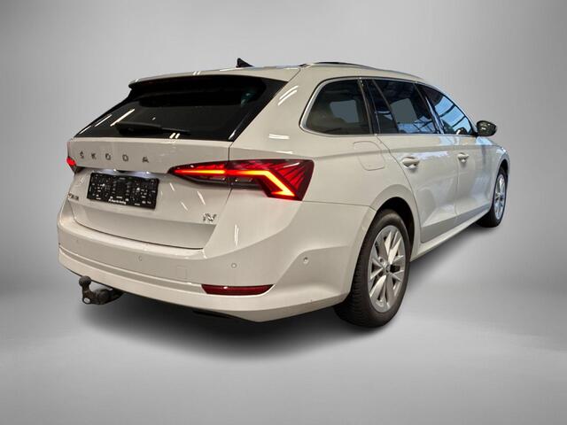 Skoda OCTAVIA 1.4 TSI 204pk DSG iV PHEV · Camera · Panoramadak · Wegklapbare Trekhaak · Apple/Android Car Play · 17'' Inch ·