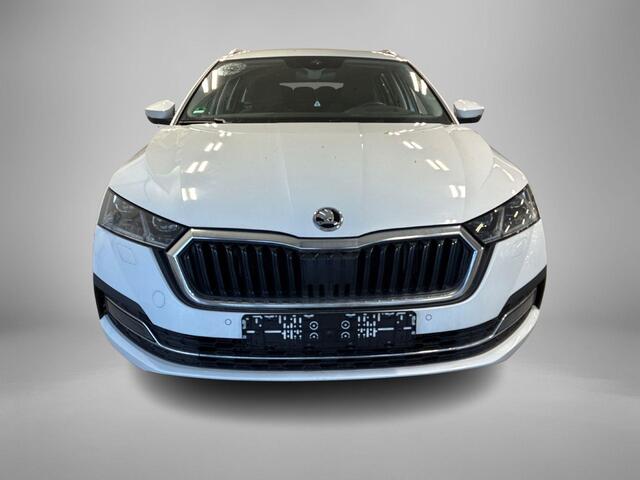 Skoda OCTAVIA 1.4 TSI 204pk DSG iV PHEV · Camera · Panoramadak · Wegklapbare Trekhaak · Apple/Android Car Play · 17'' Inch ·