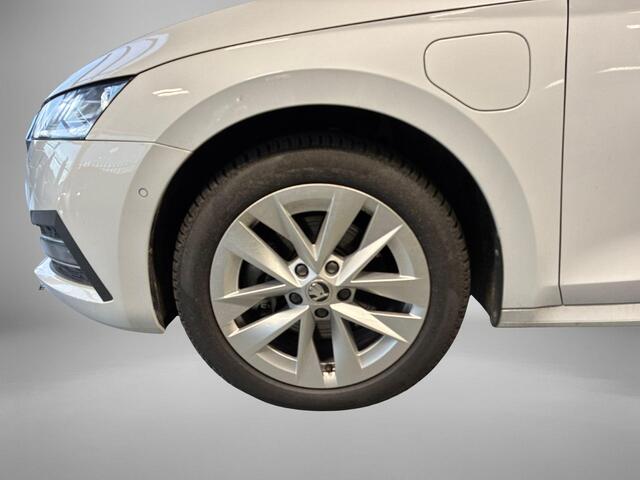Skoda OCTAVIA 1.4 TSI 204pk DSG iV PHEV · Camera · Panoramadak · Wegklapbare Trekhaak · Apple/Android Car Play · 17'' Inch ·