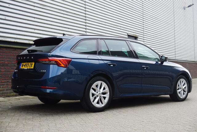 Skoda OCTAVIA Combi 1.0 e-TSI Sport Business/Trekhaak/Digitaal Dashb./ Stuur en stoelverwarming.