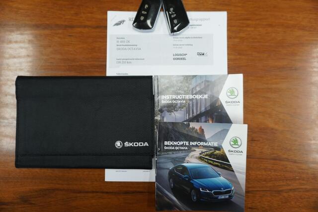 Skoda OCTAVIA Combi 1.0 e-TSI Sport Business/Trekhaak/Digitaal Dashb./ Stuur en stoelverwarming.