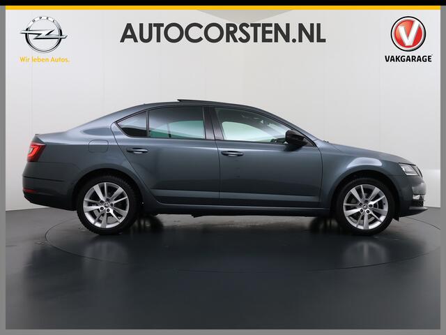 Skoda OCTAVIA 1.5TSI 150PK Trekhaak Panoramadak Navi Ecc Apple Carplay Android Auto Greentech Business Edition Plus Stoelverwarming Cruise Control Isofix Lmv DAB 1e Eigenaar Origineel Nederlandse Auto