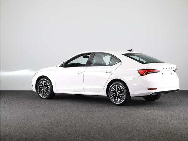 Skoda OCTAVIA Ambition 1.0 e-TSI 110pk DSG-7 | Navigatie | Park Assist | Stoelverwarming | Led verlichting | 17 inch zwarte velgen | Verlengde garantie