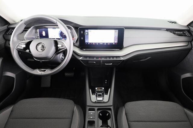 Skoda OCTAVIA Ambition 1.0 e-TSI 110pk DSG-7 | Navigatie | Park Assist | Stoelverwarming | Led verlichting | 17 inch zwarte velgen | Verlengde garantie