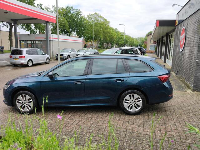 Skoda OCTAVIA COMBI 1.0 e-TSI Hybr BusEd. Navi, Dig.Displ,Camera