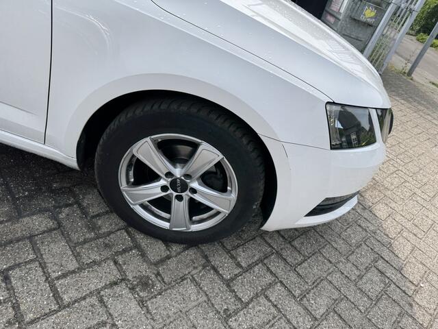 Skoda OCTAVIA Combi 1.6 TDI Greentech Ambition Business DSG Automaat | Clima | Navi | B