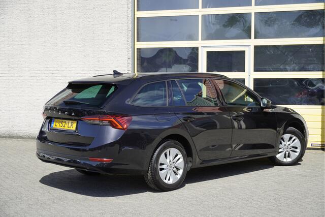 Skoda OCTAVIA Combi 1.0 TSI Business Edition BJ2021 Lmv 16" | Led V+A | Dynamische knipperlichten | Pdc | Elek. achterklep | App-Connect | Navi | Virtual cockpit | Dashboard verlichting | Climate control | Cruise control | Extra getint glas