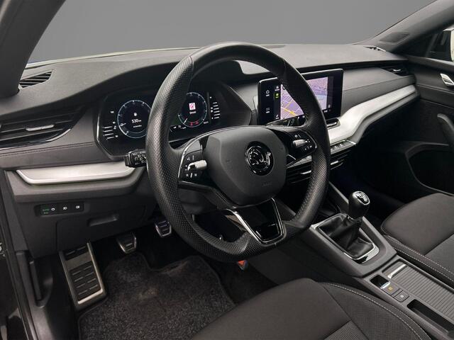 Skoda OCTAVIA Combi Sport Business 1.0 TSI 110pk Navigatie, Cruise control, Stoelverwarming, Parkeersensoren, App connect, LED koplampen, DAB, Radio, Airco