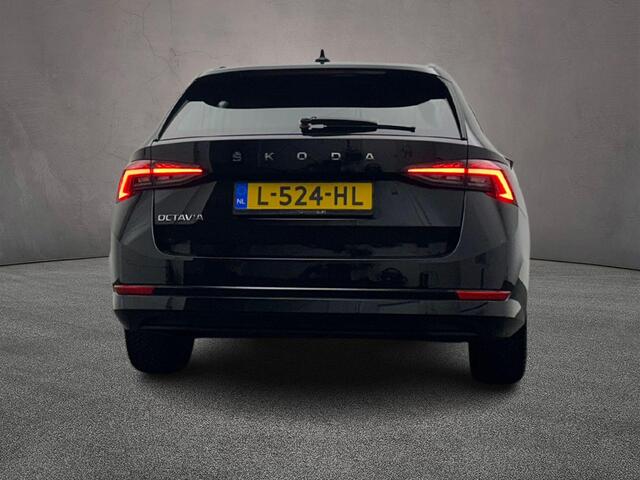 Skoda OCTAVIA Combi Sport Business 1.0 TSI 110pk Navigatie, Cruise control, Stoelverwarming, Parkeersensoren, App connect, LED koplampen, DAB, Radio, Airco
