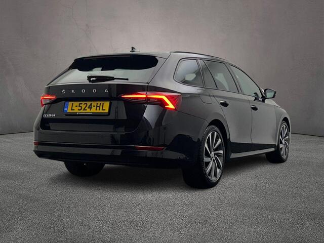 Skoda OCTAVIA Combi Sport Business 1.0 TSI 110pk Navigatie, Cruise control, Stoelverwarming, Parkeersensoren, App connect, LED koplampen, DAB, Radio, Airco