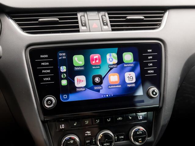 Skoda OCTAVIA Combi 1.0 TSI Sport (APPLE CARPLAY, GROOT NAVI, CLIMATE, LEDER, STOELVERWARMING, SPORTSTOELEN, GETINT GLAS, CRUISE, PARKEERSENSOREN, NIEUWSTAAT)