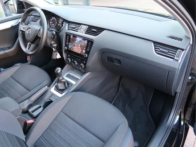 Skoda OCTAVIA Combi 1.0 TSI Business Edition | parkeersensoren | trekhaak |