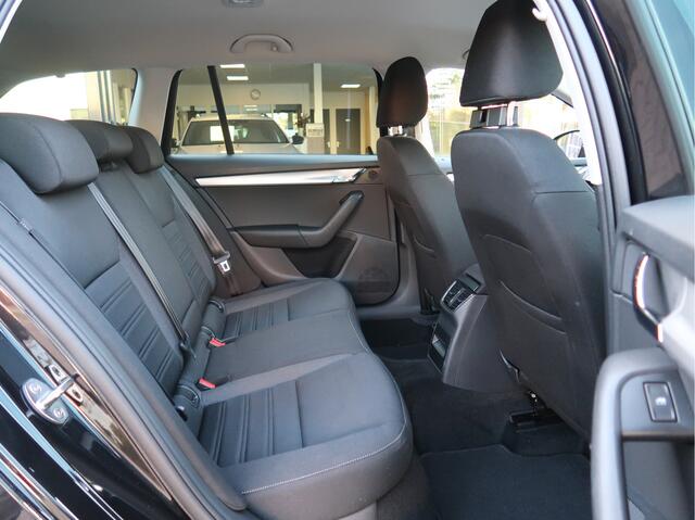 Skoda OCTAVIA Combi 1.0 TSI Business Edition | parkeersensoren | trekhaak |