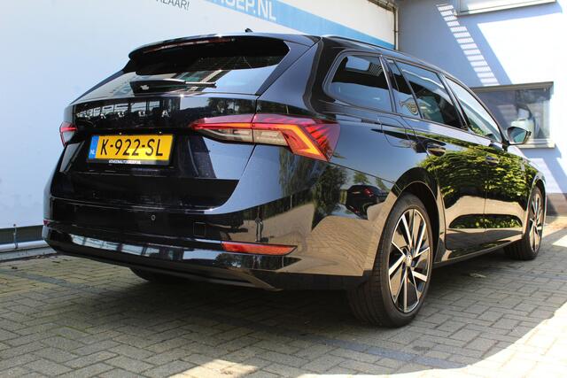 Skoda OCTAVIA Combi 1.0 TSI Sport Business | Incl. 12 maanden Garantie | Cruise controle | Climate controle | Parkeersensoren achter | Keyless entry/start | Navigatie | Elektrische kofferbakklep | Apple CarPlay/Android Auto | Sfeerverlichting | Origineel NL Auto | NAP 