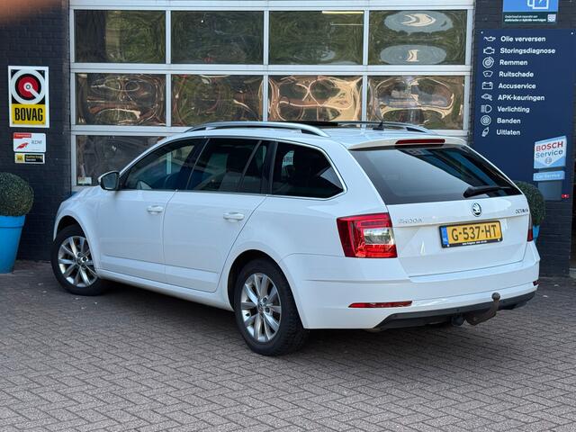 Skoda OCTAVIA Combi 1.5 TSI Greentech Business Edition Gratis Afleverpakket! | Trekhaak Afneembaar | Panoramadak |