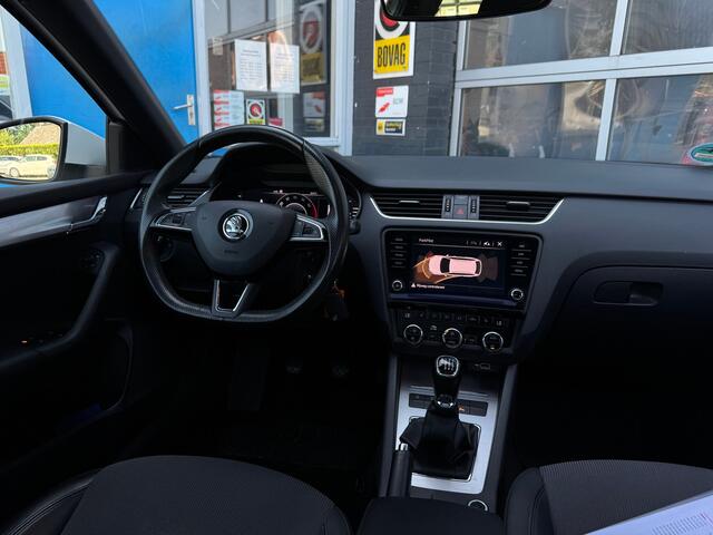 Skoda OCTAVIA Combi 1.5 TSI Greentech Business Edition Gratis Afleverpakket! | Trekhaak Afneembaar | Panoramadak |