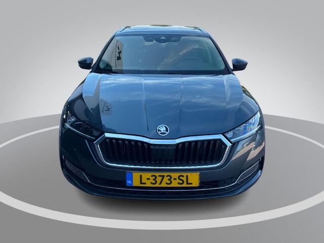 Skoda OCTAVIA Combi 1.4 TSI iV 204pk DSG PHEV Business Edition · Panoramadak · Camera · Trekhaak · Verwarmbare Voorruit · Apple/Android Car Play · Draadloze Telefoonlader ·
