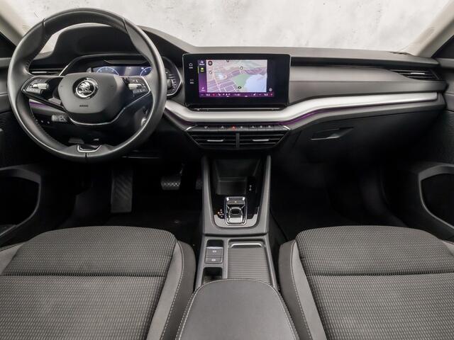 Skoda OCTAVIA Combi 1.0 e-TSI Sport Automaat (VIRTUAL COCKPIT, APPLE CARPLAY, GROOT NAVI, STOELVERWARMING, SPORTSTOELEN, GETINT GLAS, ADAPTIVE CRUISE, CAMERA, SFEERVERLICHTING, NIEUWSTAAT)