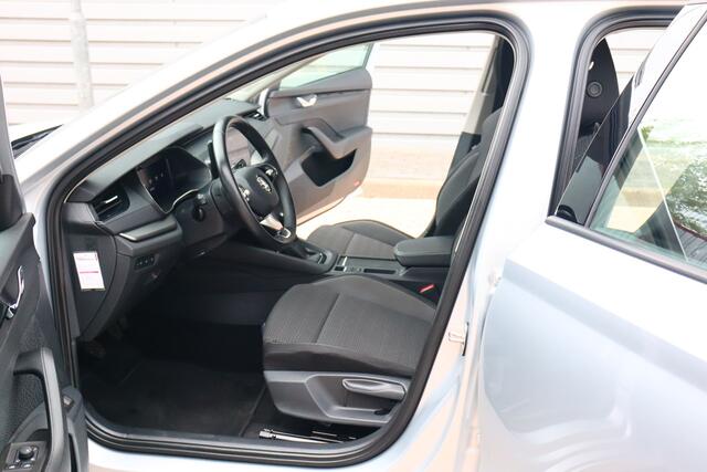 Skoda OCTAVIA Combi 1.0 TSI Business Edition O.a: Haak, Clima, Cruise, Navi, PDC, Carplay, Etc. All-in prijs!