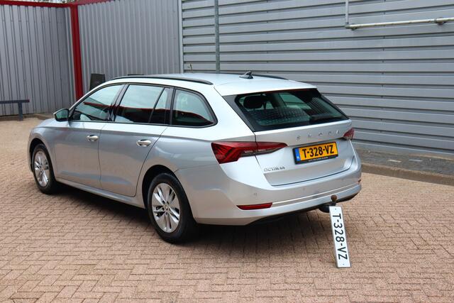 Skoda OCTAVIA Combi 1.0 TSI Business Edition O.a: Haak, Clima, Cruise, Navi, PDC, Carplay, Etc. All-in prijs!