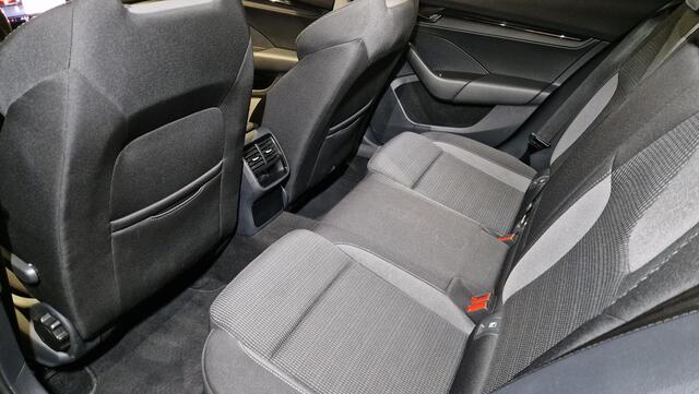 Skoda OCTAVIA Combi 1.4 TSI iV PHEV Business Edition Plus | Navigatie | Keyless entry | Apple/Android | Elektrische achterklep | 18" lm velgen