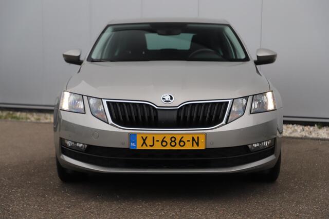 Skoda OCTAVIA 1.0 TSI Greentech Ambition Business Trekhaak 16 inch Navigatie Carplay Android Climate & Cruise Control Parkeersensor