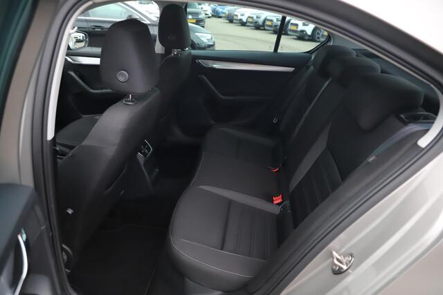 Skoda OCTAVIA 1.0 TSI Greentech Ambition Business Trekhaak 16 inch Navigatie Carplay Android Climate & Cruise Control Parkeersensor