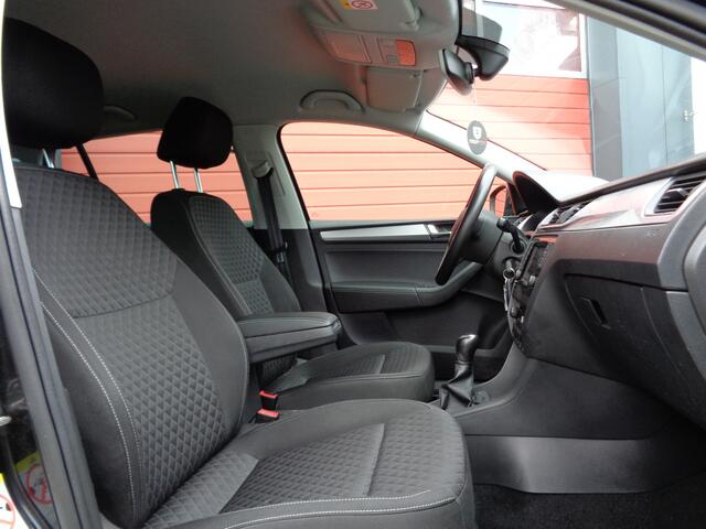 Skoda RAPID Spaceback 1.0 TSI Greentech Drive 96PK Clima Cruise Navi LMV Trekhaak NL-Auto