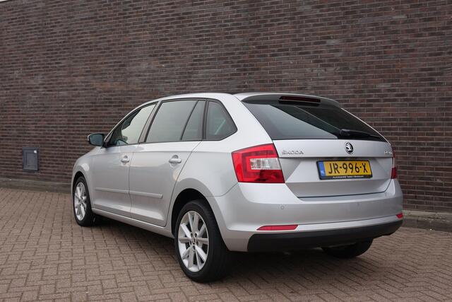 Skoda RAPID Spaceback 1.2 TSI Greentech JOY, Automaat, navigatie, panoramadak, cruisecontrole waanzinnig mooie auto!