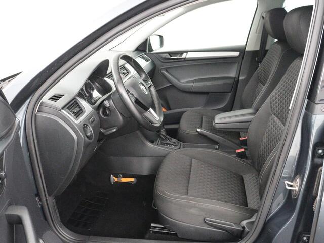 Skoda RAPID Spaceback 1.0 TSI Greentech Drive | Stoelverwarming | Carplay | Trekhaak | Climate control | Parkeerhulp | Navigatie | Cruise control | Bluetooth | Lichtmetalen velgen