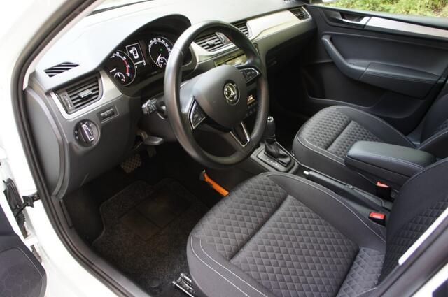 Skoda RAPID 1.2 TSI GRT JOY 95PK 1eEIG TREKHAAK/NAVI/CRUISE/PDC/STOELVERW PERFECTE STAAT