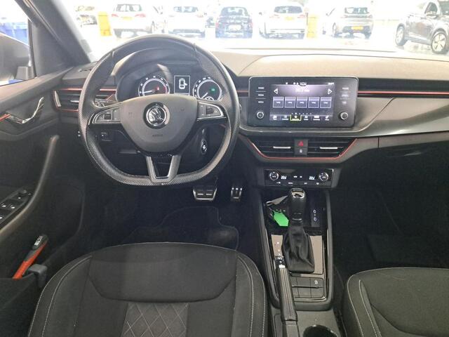 Skoda SCALA 1.5 TSI Sport Business Klapbare Trekhaak | Carplay | Donkere Hemel | Camera | Full Led | Cruise | Bots waarschuwing | NL-Auto | Volledig Onderh.