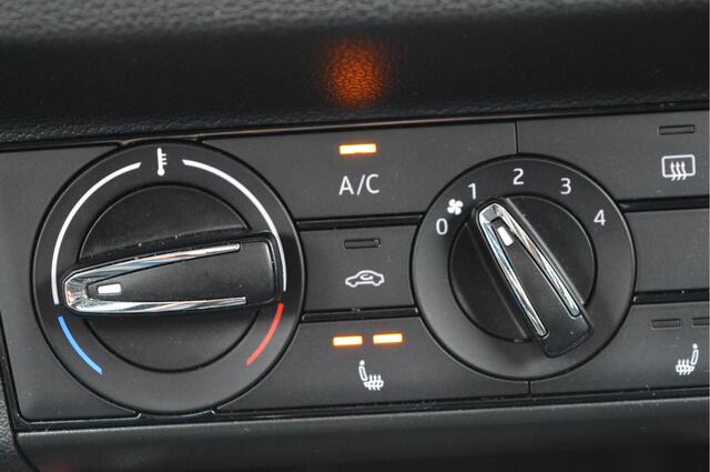 Skoda SCALA 1.0 TSI Sport Busn. / Led kopl. / Pano / Apple, android