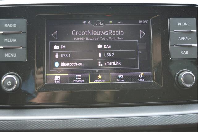 Skoda SCALA 1.0 TSI Sport Busn. / Led kopl. / Pano / Apple, android