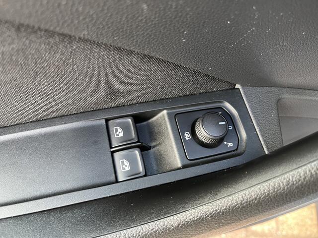 Skoda SCALA 1.0 TSI Online Edition / 110 PK/ PARK. SENSOREN/ CRUISE/ SMARTLINK/ AIRCO/ DAB/ 16" LMV