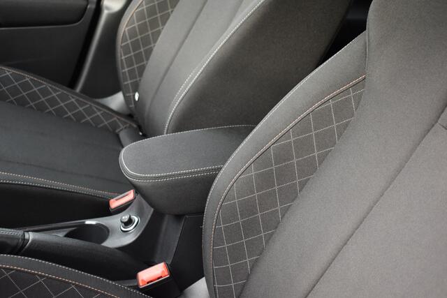 Skoda SCALA 1.0 TSI Ambition Automaat Carplay Navigatie Front/lane assist Stoelverwarming Parkeer sensoren