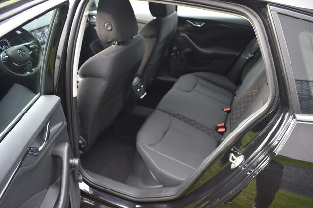 Skoda SCALA 1.0 TSI Ambition Automaat Carplay Navigatie Front/lane assist Stoelverwarming Parkeer sensoren