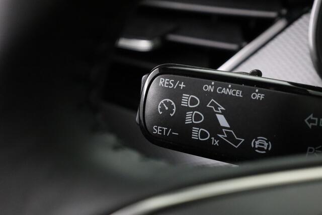 Skoda SCALA Essence 1.0 TSI 70 kW / 95 pk | Apple Carplay | Parkeersensoren | Technology Pack | Cruise Control |