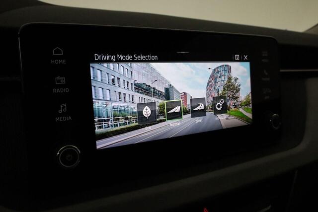 Skoda SCALA Business Edition 1.0 TSI 81 kW / 110pk | Achteruitrijcamera | Apple Carplay & Android Auto | Cruise Control | Keyless | Stoelverwarming | 17 inch