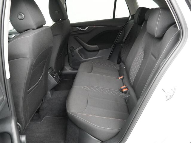 Skoda SCALA 1.0 TSI Ambition Automaat - Navigatie - Climate Control - Lichtmetalen velgen