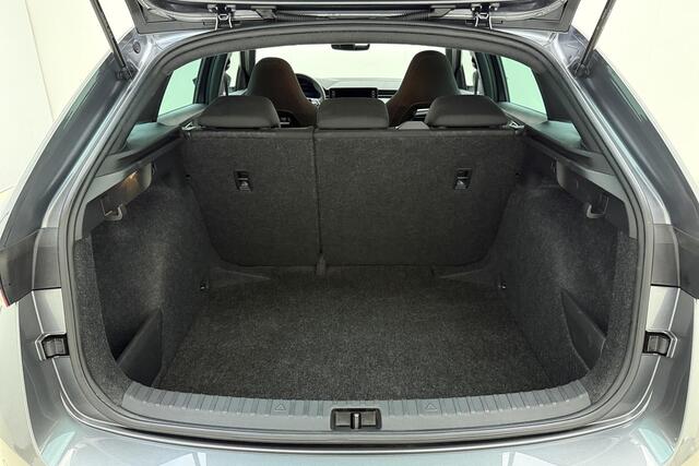 Skoda SCALA 1.0 TSI Sport Business Automaat | Digitale cockpit | Navi | Lichtmetalen velgen | Sportstoelen | LED verlichting | Parkeersensoren