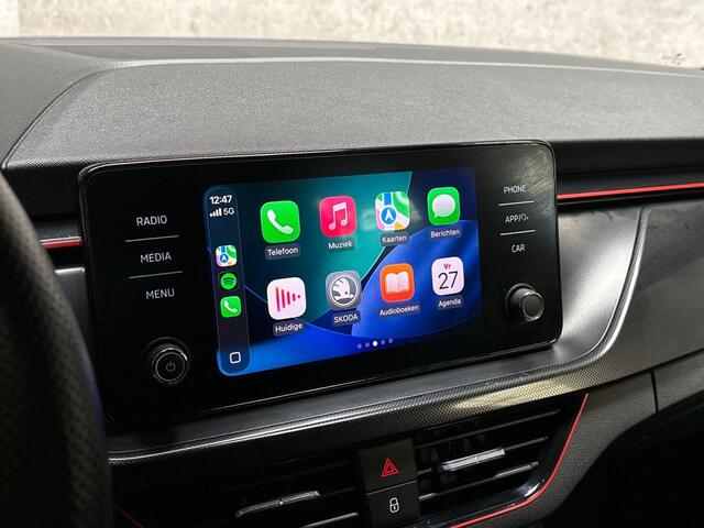 Skoda SCALA 1.0 TSI Sport (APPLE CARPLAY, KUIPSTOELEN, CLIMATE, STOELVERWARMING, SPORTSTOELEN, GETINT GLAS, PARKEERSENSOREN, LM VELGEN, NIEUWSTAAT)