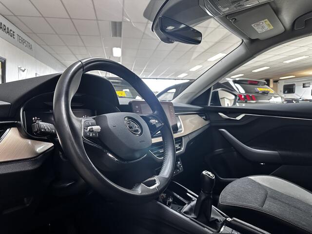 Skoda SCALA 1.0 TSI Business Edition/ Virtual Cockpit/ LED Koplampen/ Keyless-GO/ Apple + Android/ DAB+/ Stoelverw./ Audio-Premium/ PDC V+A/ Lane-Assist./ 16'' LMV/ Extra getint glas/ Navi/ Bluetooth/ Multi. LEDER. Stuur/ Mistl.