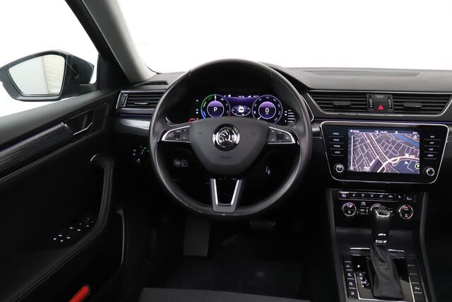 Skoda SUPERB Combi 1.4 TSI iV Business+ Pano-dak Memory Camera Dodehoek
