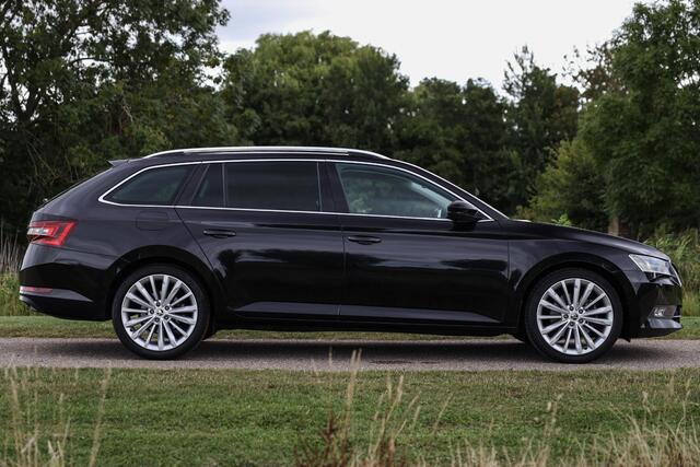 Skoda SUPERB Combi 1.4 TSI 150 PK Aut7 Business ? Bi-Xenon ? 19 Inch ? Trekhaak