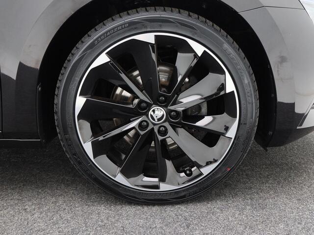 Skoda SUPERB Combi 1.4 TSi 218 Pk Automaat iV Sportline Business | Adaptive Cruise | CarPlay | Navigatie | Bluetooth | Parkeersensoren | Stoelverwarming | Trekhaak | 19 Inch