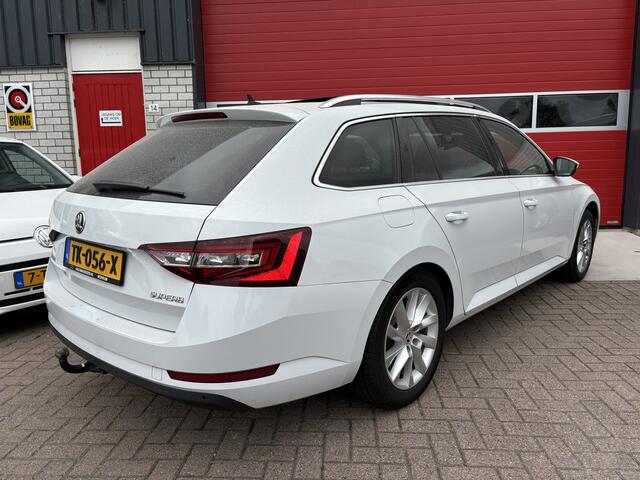 Skoda SUPERB Combi 1.4 TSI ACT Style AUTOMAAT / PANORAMADAK / TREKHAAK / STOELVERW / XENON / NAVI / CARPLAY / DAB+ / NL-AUTO