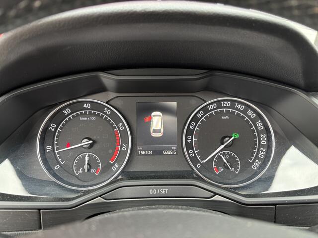 Skoda SUPERB Combi 1.4 TSI ACT Style AUTOMAAT / PANORAMADAK / TREKHAAK / STOELVERW / XENON / NAVI / CARPLAY / DAB+ / NL-AUTO